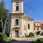 Tradiční český Dům S Ložnicemi V Podkroví Apartmán *