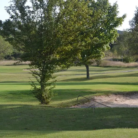 Daire Tradicni Cesky Dum S Loznicemi V Podkrovi