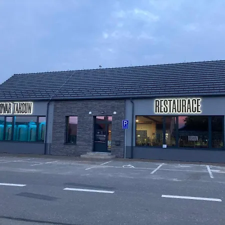 Tradicni Cesky Dum S Loznicemi V Podkrovi Vsejany