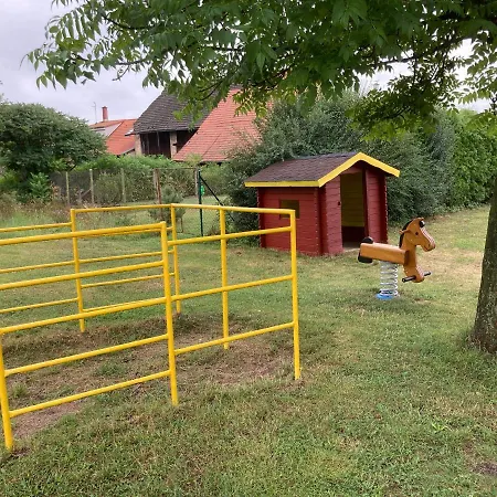 Tradiční český Dům S Ložnicemi V Podkroví *