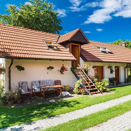 Appartement Tradicni Cesky Dum S Loznicemi V Podkrovi