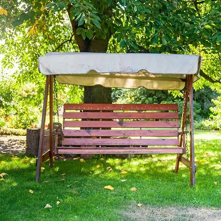 Daire Tradicni Cesky Dum S Loznicemi V Podkrovi *