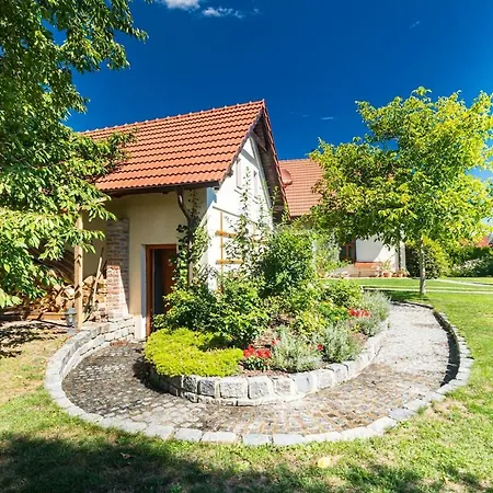 Tradiční český Dům S Ložnicemi V Podkroví