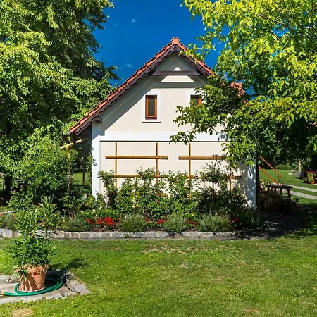 Tradiční český Dům S Ložnicemi V Podkroví