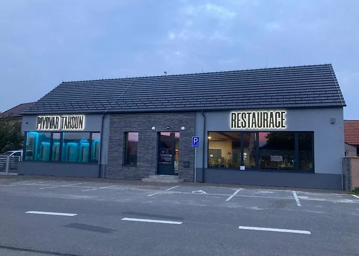 Tradicni Cesky Dum S Loznicemi V Podkrovi Vsejany