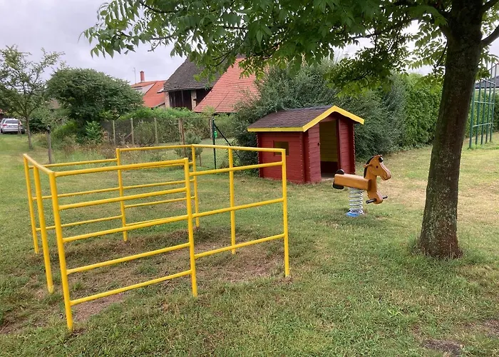 Tradicni Cesky Dum S Loznicemi V Podkrovi *