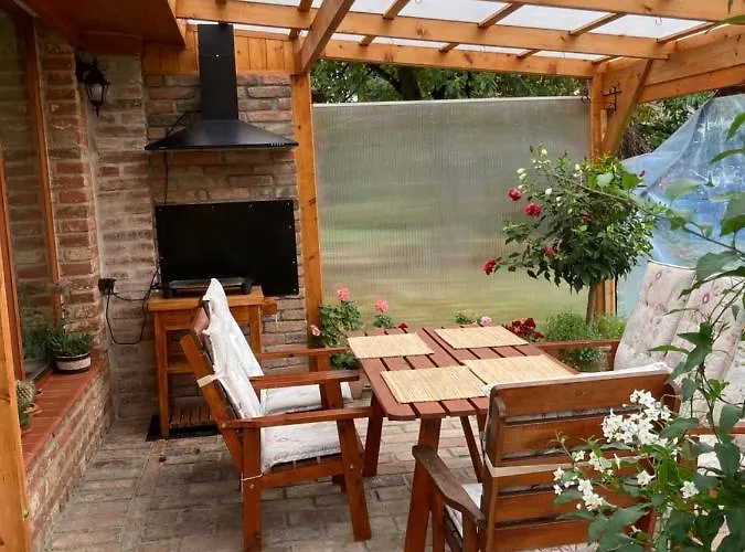 Tradicni Cesky Dum S Loznicemi V Podkrovi *