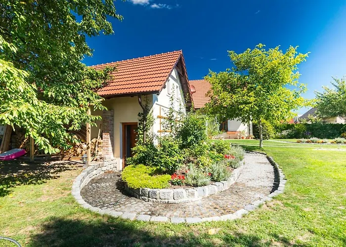 Tradiční český Dům S Ložnicemi V Podkroví